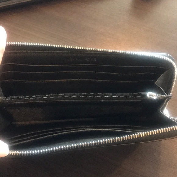 Brand new Michael kors Wallet - Picture 3 of 5